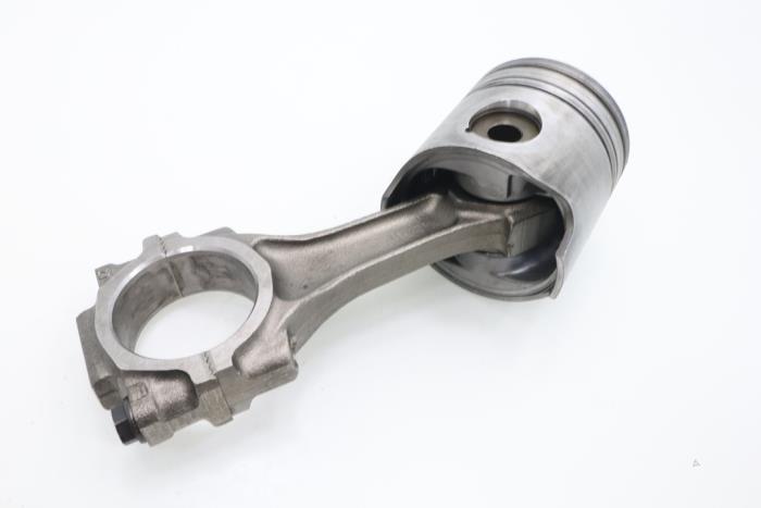 Connecting rod from a Fiat Ducato (230/231/232) 2.5 TDI 1999