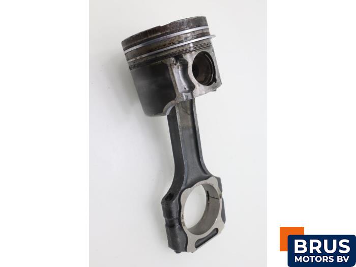 Usagé Bielle Ssang Yong Rexton 2.7 Xdi RX/RJ 270 16V Prix € 90,75 Prix TTC proposé par Brus Motors BV