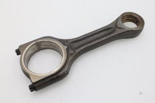 Used Connecting rod Peugeot 307 (3A/C/D) 1.6 HDiF 16V Price € 90,75 Inclusive VAT offered by Brus Motors BV