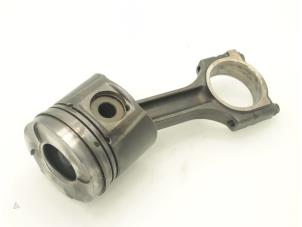 Used Connecting rod Renault Master III (ED/HD/UD) 2.2 dCi 16V Price € 90,75 Inclusive VAT offered by Brus Motors BV