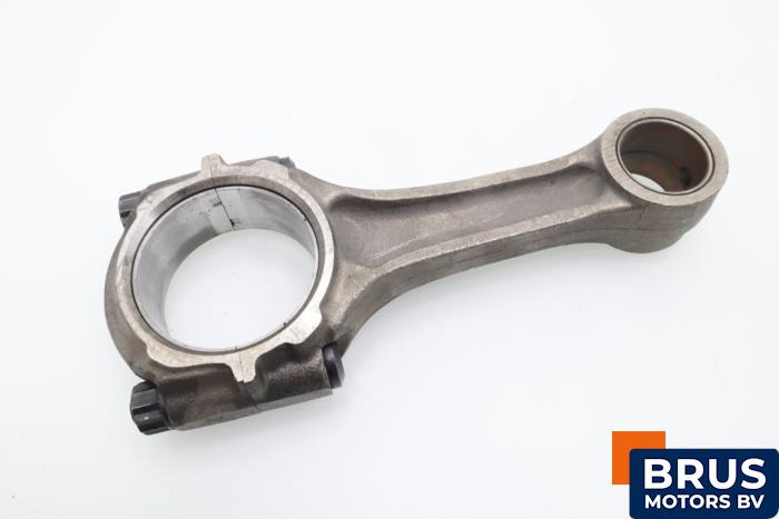 Usagé Bielle Toyota Hilux II 2.4 D 4x4 Prix € 90,75 Prix TTC proposé par Brus Motors BV