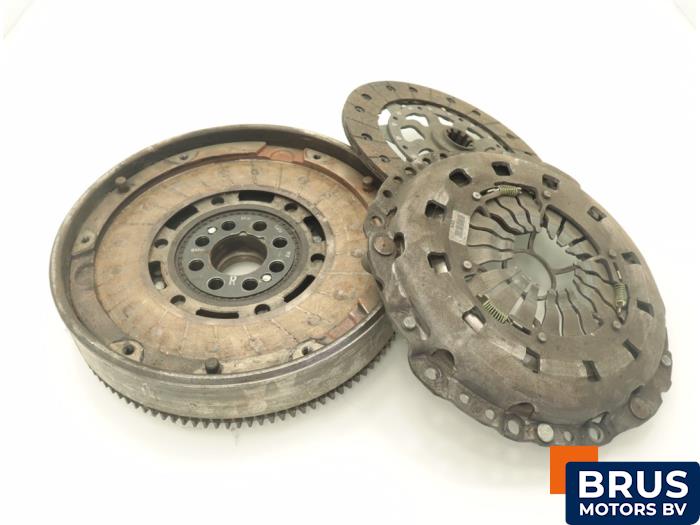 Gebrauchte Doppelte Masse Schwungrad BMW 3 serie (E46/4) 320d 16V Preis € 302,50 Mit Mehrwertsteuer angeboten von Brus Motors BV