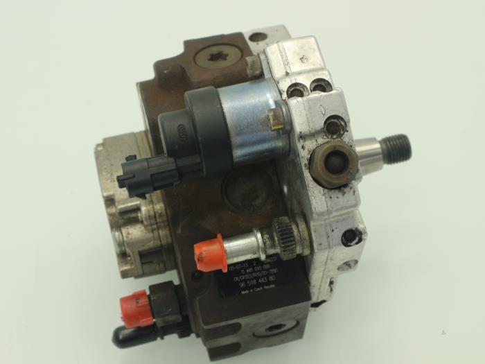 Mechanical fuel pump from a Volvo V50 (MW) 1.6 D 16V 2006