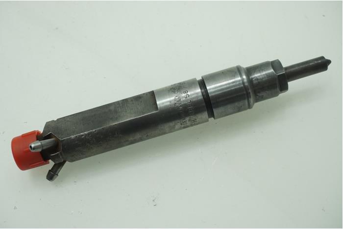 Injector (diesel) from a Volkswagen Caddy II (9K9A) 1.9 SDI 1998
