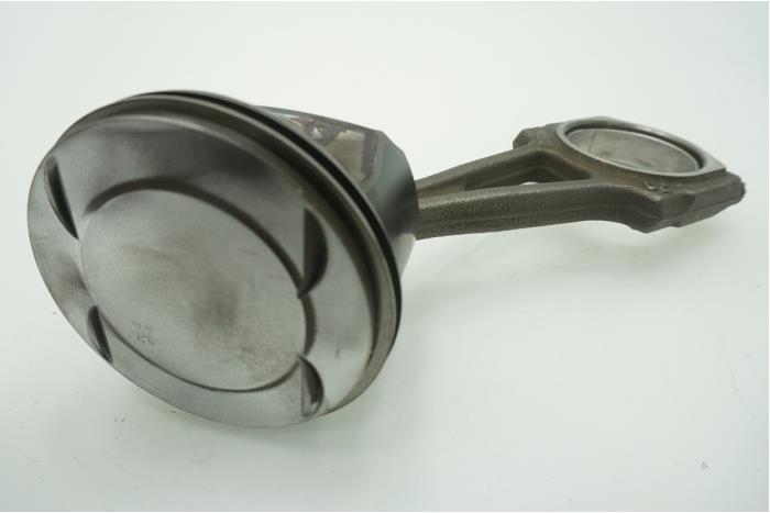 Connecting rod from a Opel Corsa C (F08/68) 1.2 16V Twin Port 2008