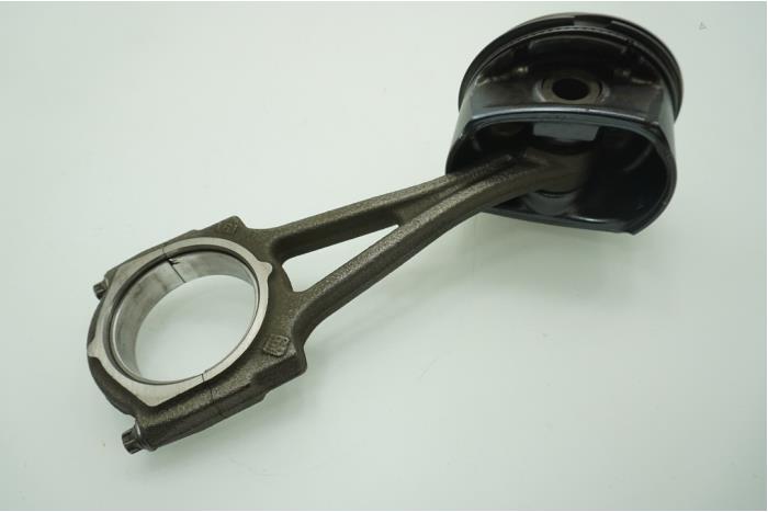 Connecting rod from a Opel Corsa C (F08/68) 1.2 16V Twin Port 2008
