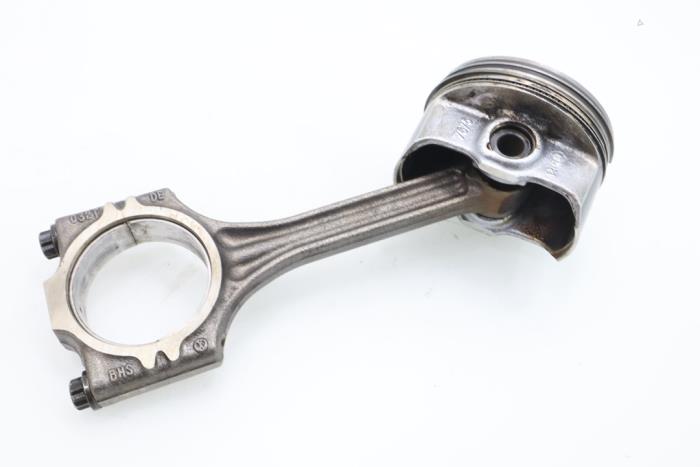 Connecting rod from a Volkswagen Polo V (6R) 1.4 16V 2014