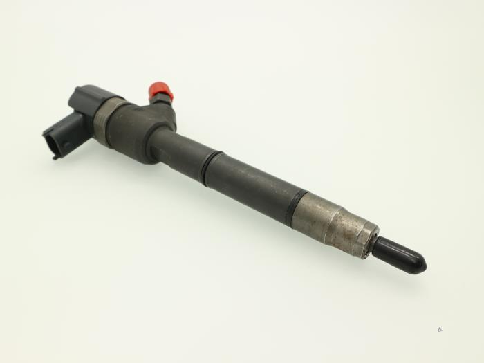 Injector (diesel) from a Hyundai iX35 (LM) 1.7 CRDi 16V 2014