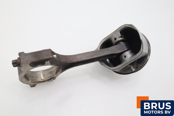 Usados Biela Ford Focus 2 1.6 16V Precio € 90,75 IVA incluido ofrecido por Brus Motors BV