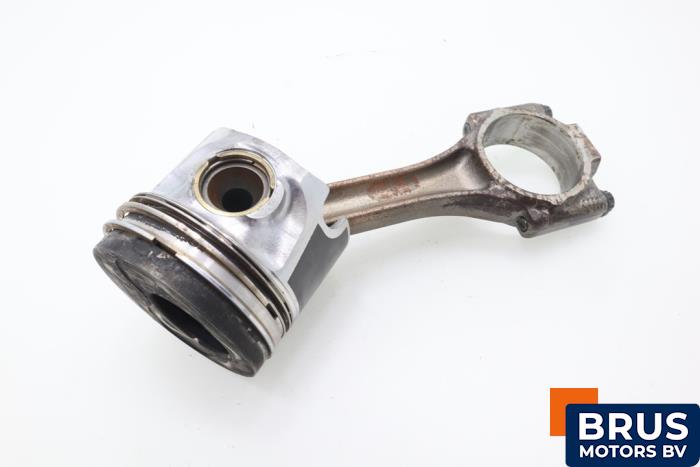Usados Biela Volkswagen Golf V Variant (1K5) 1.9 TDI Precio € 90,75 IVA incluido ofrecido por Brus Motors BV
