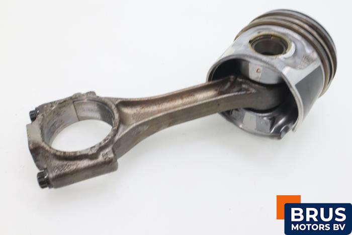 Usados Biela Volkswagen Golf V Variant (1K5) 1.9 TDI Precio € 90,75 IVA incluido ofrecido por Brus Motors BV