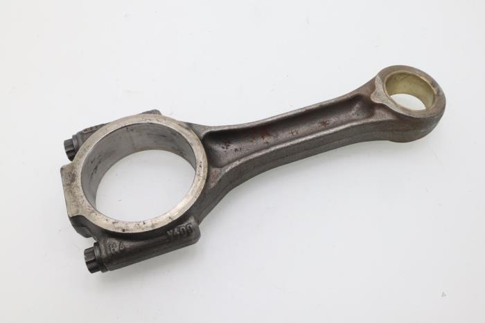 Connecting rod from a Volkswagen Sharan (7M8/M9/M6) 1.9 TDI 130 2004