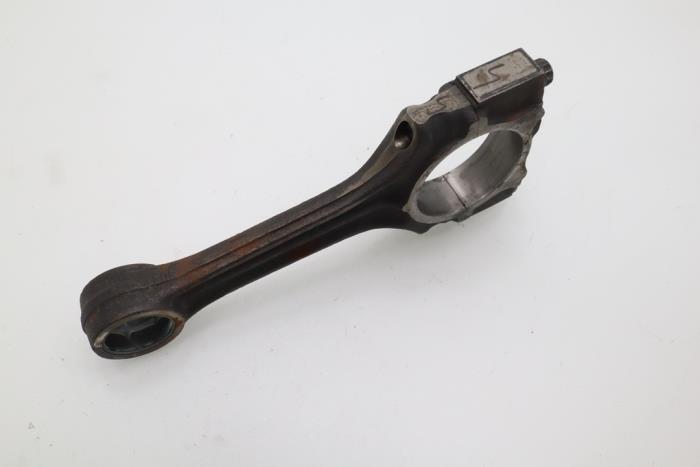 Connecting rod from a Mercedes-Benz E Combi diesel (S124) 2.0 200 TD 1991