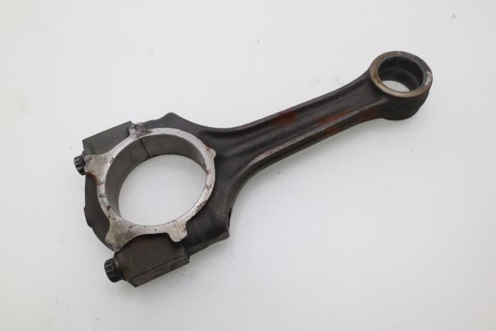 Connecting rod from a Mercedes-Benz E Combi diesel (S124) 2.5 250 TD 1991