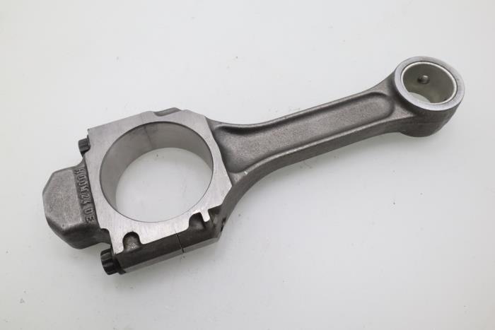 Connecting rod from a Volkswagen Transporter/Caravelle T4 1.9 TD 1997
