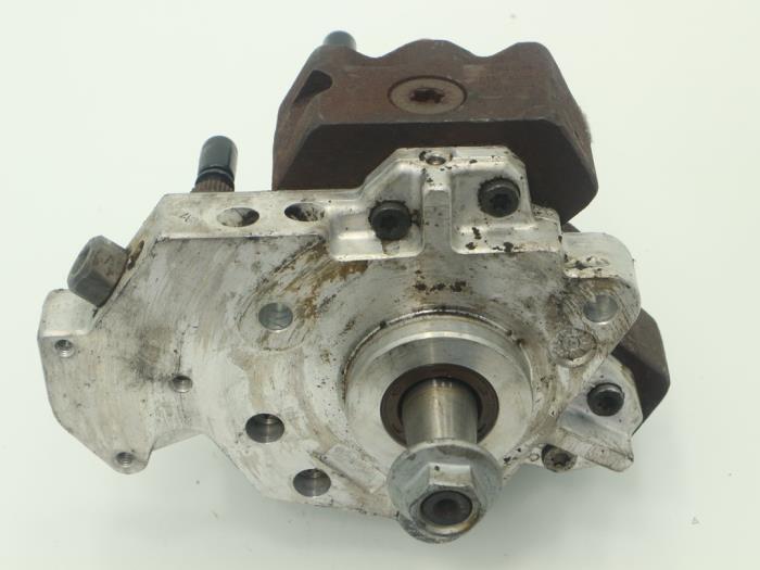 Mechanical fuel pump from a Renault Scénic II (JM) 1.9 dCi 115 2006