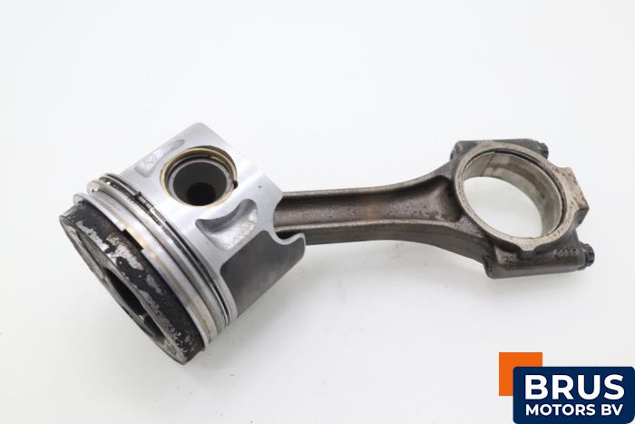 Usados Biela Volkswagen Golf V (1K1) 1.9 TDI Precio € 90,75 IVA incluido ofrecido por Brus Motors BV