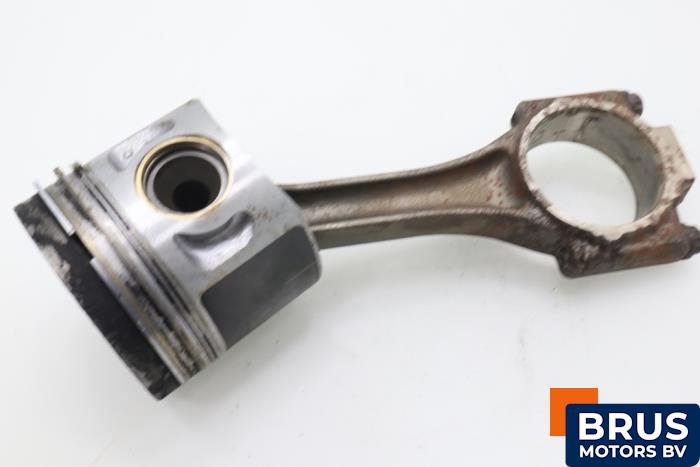 Usados Biela Volkswagen Golf V (1K1) 1.9 TDI Precio € 90,75 IVA incluido ofrecido por Brus Motors BV
