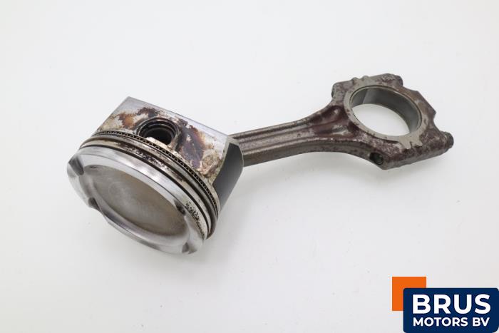 Usagé Bielle Volkswagen Polo IV (9N1/2/3) 1.2 12V Prix € 90,75 Prix TTC proposé par Brus Motors BV