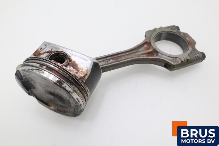 Usagé Bielle Volkswagen Polo IV (9N1/2/3) 1.2 12V Prix € 90,75 Prix TTC proposé par Brus Motors BV