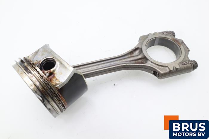Usagé Bielle Volkswagen Polo IV (9N1/2/3) 1.2 12V Prix € 90,75 Prix TTC proposé par Brus Motors BV