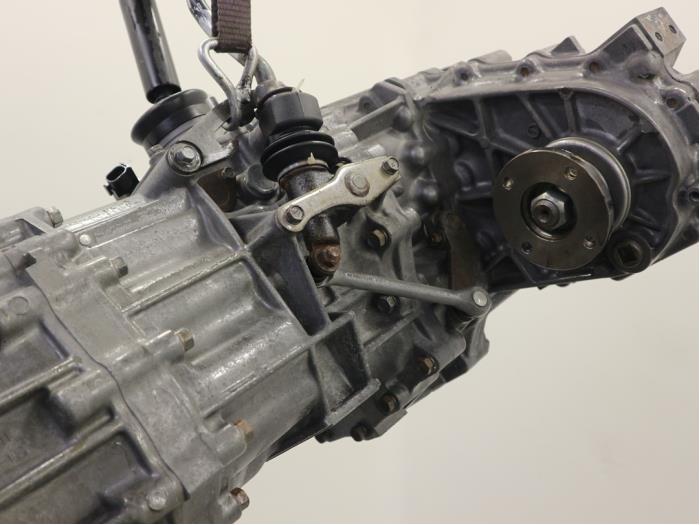 Gearbox from a Nissan Navara (D40) 2.5 dCi 16V 4x4 2009