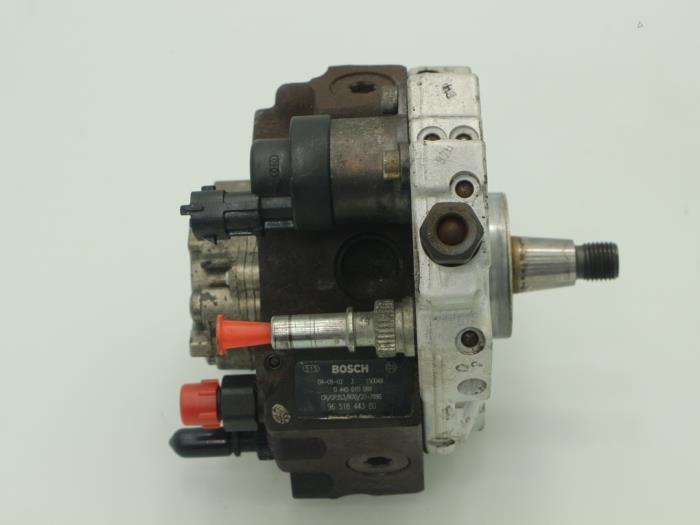 Mechanical fuel pump from a MINI Mini (R56) 1.6 One D 16V 2010