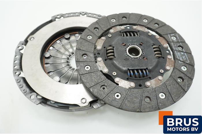 Neuf Kit embrayage (complet) Volkswagen Polo IV Classic (9N5/6) 2.0 Prix € 121,00 Prix TTC proposé par Brus Motors BV