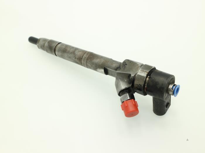Injector (diesel) from a Mercedes-Benz C (W202) 2.2 C-220 CDI 16V 2000