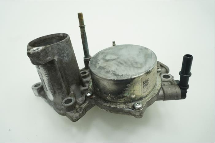 Vacuum pump (diesel) from a Ford Transit 2.2 TDCi 16V 2016