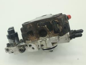 Used Mechanical fuel pump Mercedes S (W220) 3.2 S-320 CDI Price € 181,50 Inclusive VAT offered by Brus Motors BV
