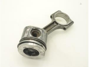 Used Connecting rod Nissan Qashqai (J10) 2.0 dCi 4x4 Price € 90,75 Inclusive VAT offered by Brus Motors BV