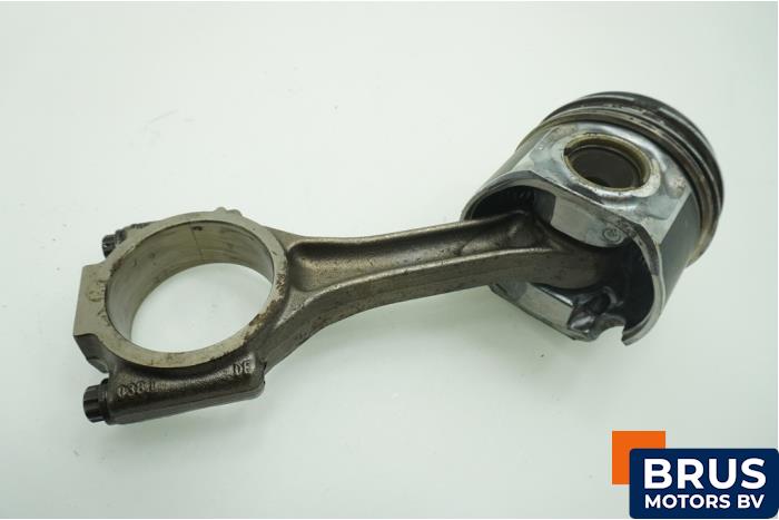 Usados Biela Seat Leon (1P1) 2.0 TDI DPF Precio € 90,75 IVA incluido ofrecido por Brus Motors BV