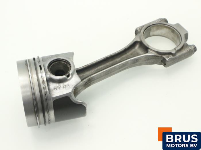 Usados Biela Skoda Octavia Combi (5EAC) 1.6 TDI Greenline 16V Precio € 90,75 IVA incluido ofrecido por Brus Motors BV
