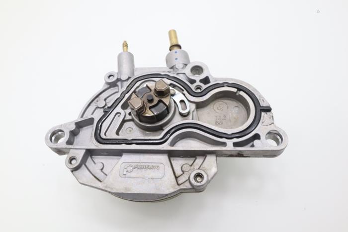 Vacuum pump (diesel) from a Opel Astra J (PD5/PE5) 1.7 CDTi 16V 110 2015