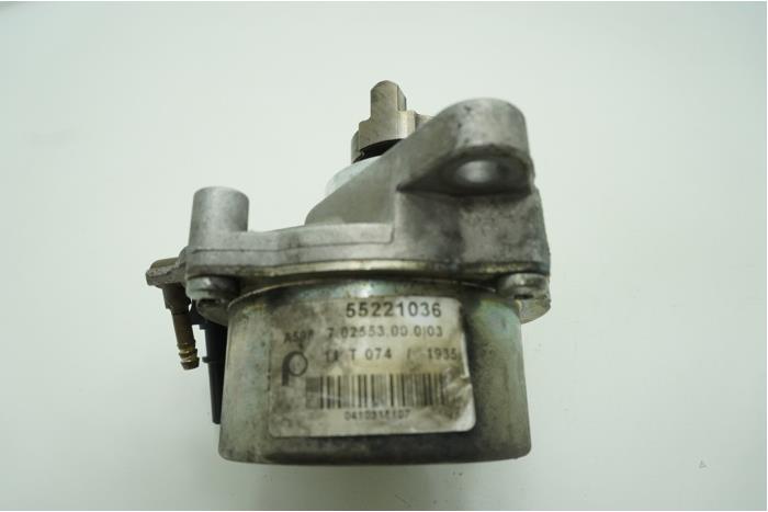 Vacuum pump (diesel) from a Fiat Grande Punto (199) 1.3 JTD Multijet 16V 85 Actual 2014