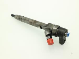Used Injector (diesel) Mercedes Sprinter 2t (901/902) 211 CDI 16V Price € 151,25 Inclusive VAT offered by Brus Motors BV