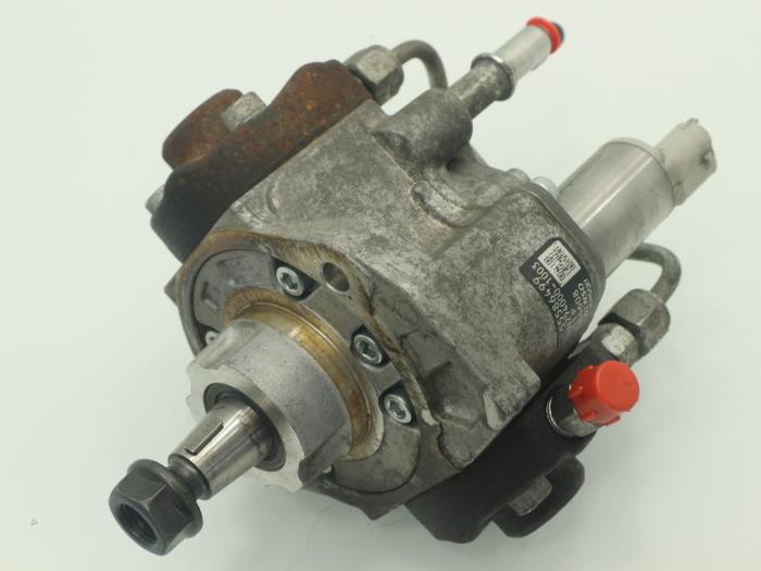 Mechanical fuel pump from a Opel Astra J (PC6/PD6/PE6/PF6) 1.7 CDTi 16V 110 2015