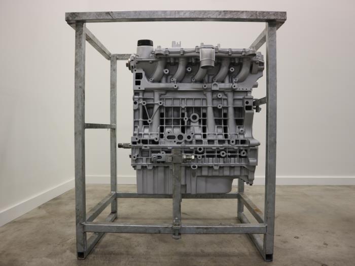 Engine from a Volvo V70 (SW) 2.4 D5 20V AWD 2005