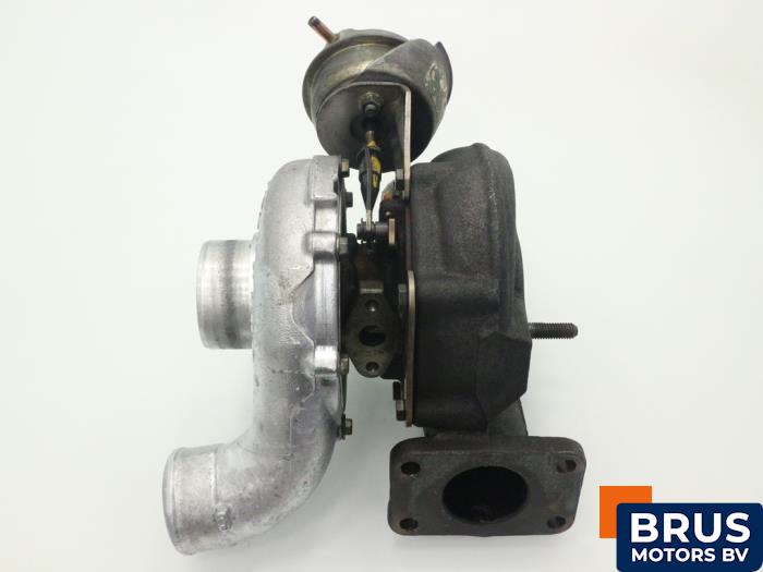 Turbo van een Audi A6 (C5) 2.5 TDI V6 24V 2004
