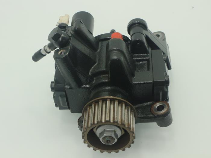 Mechanical fuel pump from a Renault Megane III Coupe (DZ) 1.5 dCi 110 2015