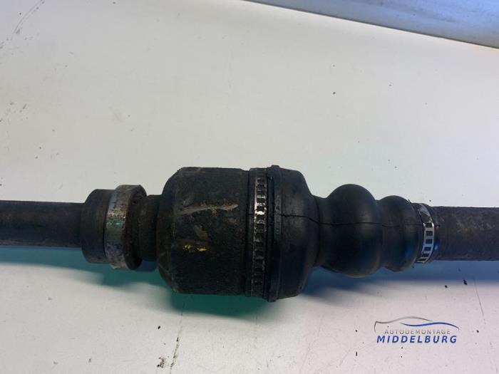 Front drive shaft, right from a Nissan Kubistar (F10) 1.5 dCi 65 2003