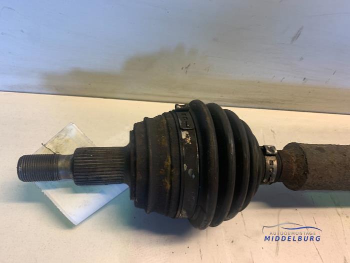 Front drive shaft, right from a Volkswagen Golf IV (1J1) 1.6 2000