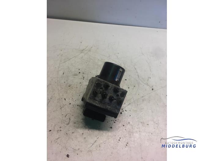 Usagé Bloc ABS Volkswagen Passat Variant (3C5) 2.0 TDI 16V 140 Prix € 28,00 Règlement à la marge proposé par Autodemontagebedrijf Middelburg B.V