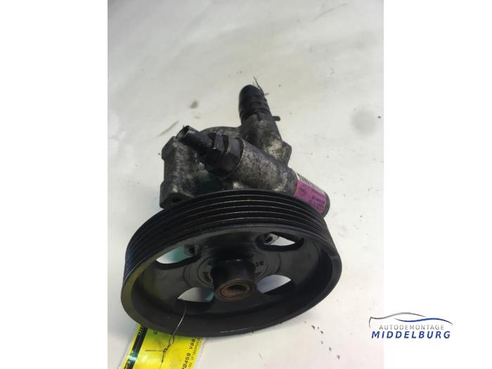 Usagé Pompe de direction Renault Laguna II (BG) 1.8 16V Prix € 14,00 Règlement à la marge proposé par Autodemontagebedrijf Middelburg B.V
