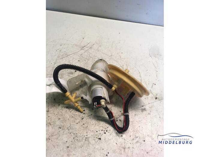 Gebrauchte Kraftstoffpumpe Elektrisch BMW 5 serie (F10) 530d 24V Preis € 75,00 Margenregelung angeboten von Autodemontagebedrijf Middelburg B.V