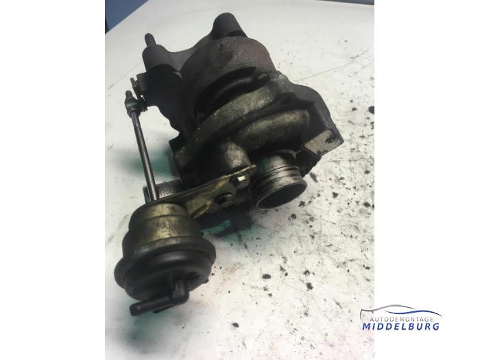 Turbo van een Renault Megane II Grandtour (KM) 1.5 dCi 80 2004
