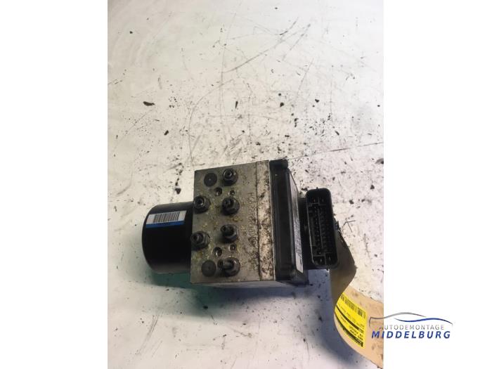 Used ABS pump Volkswagen Passat Variant (3C5) 1.9 TDI Price € 26,00 Margin scheme offered by Autodemontagebedrijf Middelburg B.V