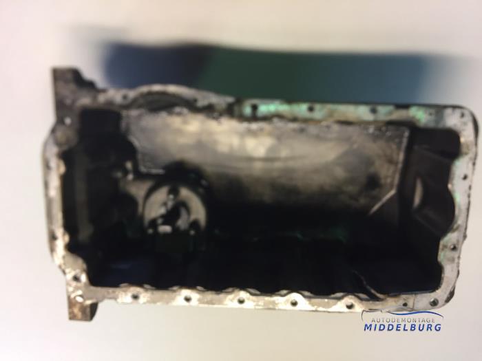 Usagé Couvercle carter Volkswagen Transporter T5 1.9 TDi Prix € 44,00 Règlement à la marge proposé par Autodemontagebedrijf Middelburg B.V