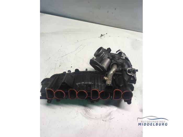 Intake manifold from a BMW 1 serie (E81) 120d 16V 2008